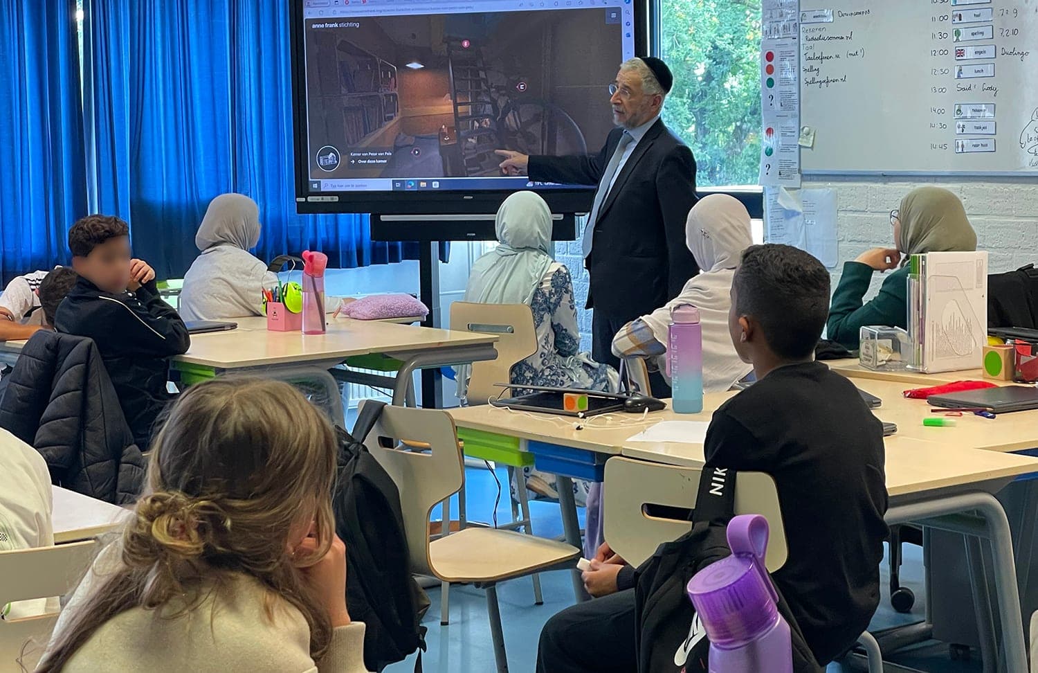 Schoolproject van Saïd en Lody in een klas