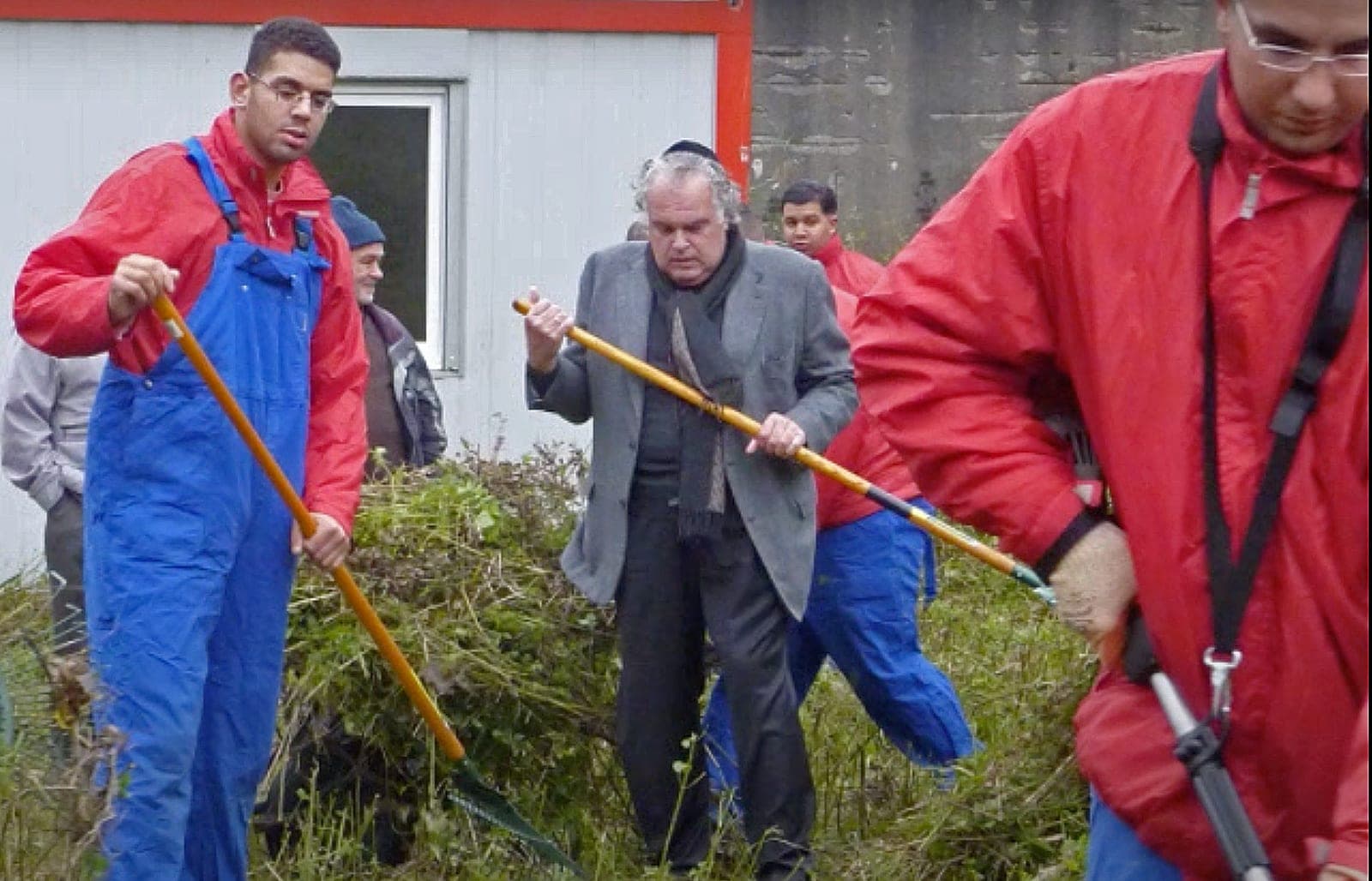 Jongeren werken mee aan Eerherstel Joodse Begraafplaats Zeeburg