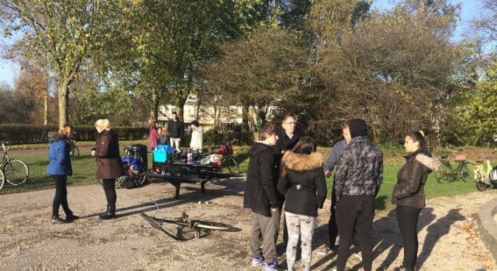 Kickbokser en rabbijn moeten Alkmaarse hangjeugd in toom houden